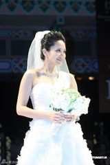 组图：郭羨妮婚纱秀雍容典雅 朱少杰捧场年底完婚 