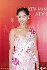 组图：尚格云顿助阵2012亚姐竞选赞佳丽优雅