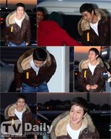 组图：韩星郑宇赴塞班度假休闲穿搭现身机场