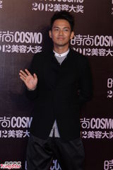 组图：孙俪倪妮低胸红装 李宇春金喜善惹注目