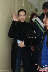 组图：萧敬腾再遭恐吓 出席活动特携萌宠作陪