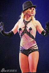 组图：盘点布兰妮昔日舞台性感造型