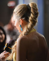 组图：布莱克明黄色礼服闪耀《野蛮人》纽约首映