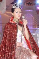 组图：2012港姐冠亚季军后台合影