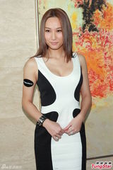 组图：徐子珊针灸治腰伤 受伤对生宝宝没影响