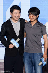 组图：韩寒新片724映 郭敬明附体谢小时代粉丝