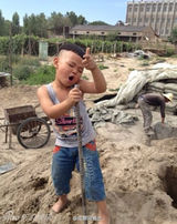 组图：萌娃工地销魂唱摇滚爆火 自曝喜欢萧敬腾