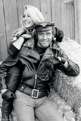 组图：好莱坞经典美女海滩照 梦露娇艳泰勒风情