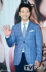 组图：《最佳结婚》裴秀彬鲁敏宇等高调宣传