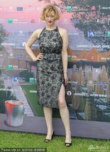 组图：华裔女星亮相威尼斯 侧面真空大秀性感