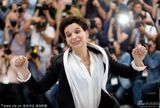 组图：《锡尔斯玛利亚》亮相戛纳 新老女神灿笑