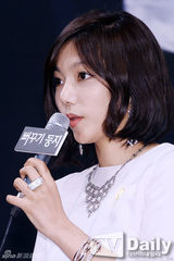 组图：《杜鹃之巢》张瑞希紫裙亮相 美貌不减