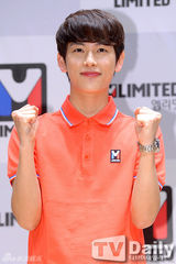 组图：帝国之子林时完变邻家欧巴 笑容暖人心