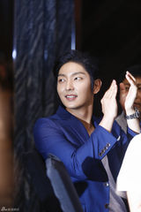 独家：《神枪手》李准基高调亮相 耍宝卖萌