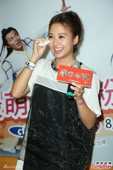 组图：鬼鬼吴映洁办粉丝会卖萌 新剧女扮男装爱脚开开