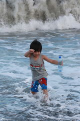 组图：林志颖与老爸同受冲浪惩罚 杨威大秀身材