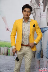 组图：安以轩借酒壮胆拍吻戏 被贺军翔公主抱