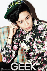 组图：SHINee泰民写真 金发美男脱衣魅惑