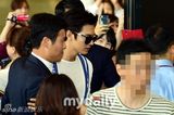 组图：李敏镐低调现身机场 粉丝围堵人山人海