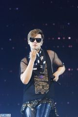 组图：罗志祥上海演唱会 花40万重做演出服