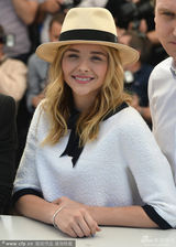 组图：《锡尔斯玛利亚》亮相戛纳 新老女神灿笑