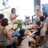 组图：黄奕带女儿铛铛与朋友欢聚 不见黄毅清