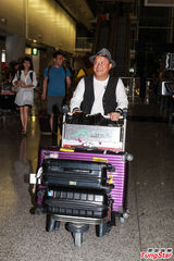 组图：众星峇里岛婚宴归来 曾志伟证实宾客自费