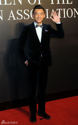 组图：郑恺黄觉林保怡阚清子助阵GQ红毯星光足