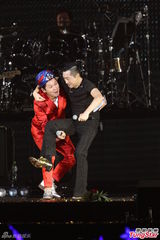 组图：多变哈林(庾澄庆)唱金曲 登小巨蛋万人同欢