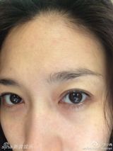 组图：38岁李小冉晒素颜照 双层睫毛天生眼线