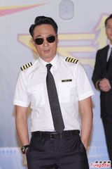 组图：《冲上云霄》电影版开机 张智霖吴镇宇帅气回归