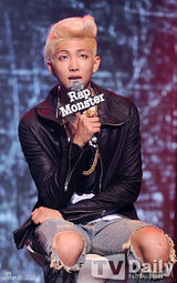 组图：防弹少年团开发布会 展现男性魅力