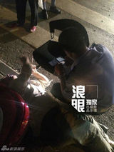 组图：郭达驾车不慎撞人 报警处理伤者赴医院