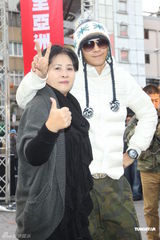 罗志祥新书大卖欲购名车 罗妈捐两百万做公益(图)