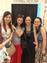 组图：张柏芝携Lucas游玩 被粉丝求合影