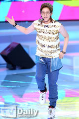 组图：李英爱穿韩服纪念《大长今》播出10周年