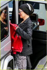 43岁史蒂芬妮获选最酷音乐辣妈 面容冷艳似少女