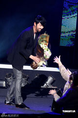 幻灯图：车胜元台湾办见面会 胡须造型展型男本色 