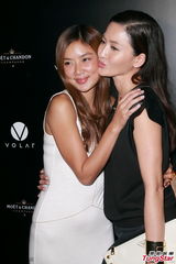 组图：模特前辈乐基儿评嫩模 忙发展珠宝副业