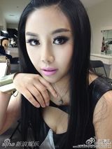 组图：超女纪敏佳被疑整容 自拍变锥子脸女神