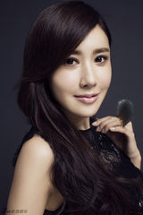 组图：张暖雅赴台拍写真 多样风格尽显优雅魅惑