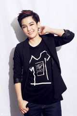 组图：金宇彬曝帅气定妆照 搭人气泰星Tina