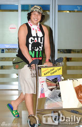 组图：SJ强仁f(x)宋茜返韩 笑颜灿烂心情好