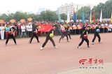 组图：陕西大学生运动会开幕 胸肌男PK泳装女