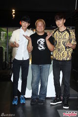 组图：瞿导力拼收视 不惜出卖郑元畅露毛画面