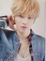 组图：也是拼了！金在中写真戴兔耳 含手指卖萌