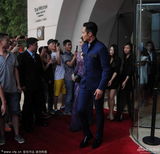 组图：董璇高云翔夫妇携手亮相 俊男美女秀甜蜜