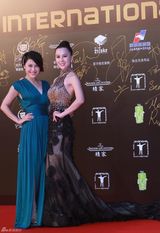 组图：《毕业那年分手季节》剧组主演携手亮相