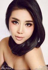 组图：超女纪敏佳被疑整容 自拍变锥子脸女神