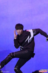 组图：许志安狂做运动引胃痛 笑言郑秀文不知情